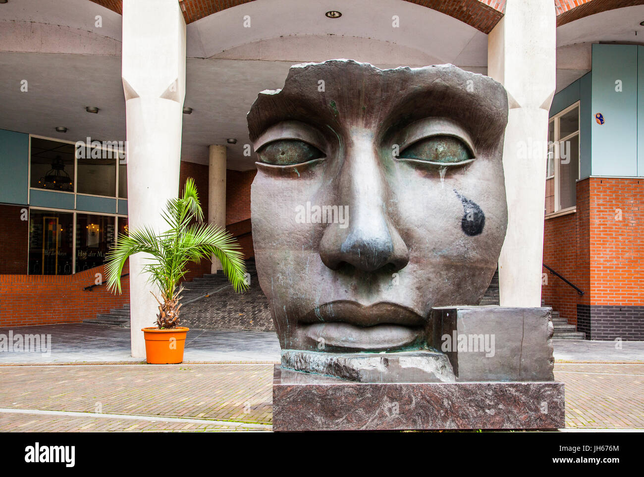 Pays Bas, Hollande-du-Sud, La Haye (Den Haag), par Adriano portrait sculpture d'Igor Mitoraj en Muzenplein Projet de développement urbain Banque D'Images