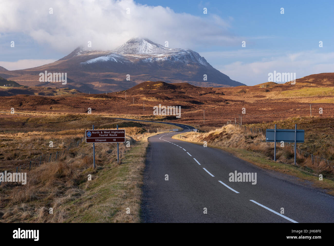 L'A835 route menant vers l'cul Mor, Sutherland en Écosse Banque D'Images