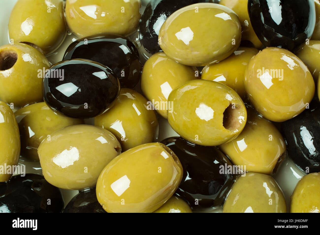 Olives vertes et noires Banque D'Images