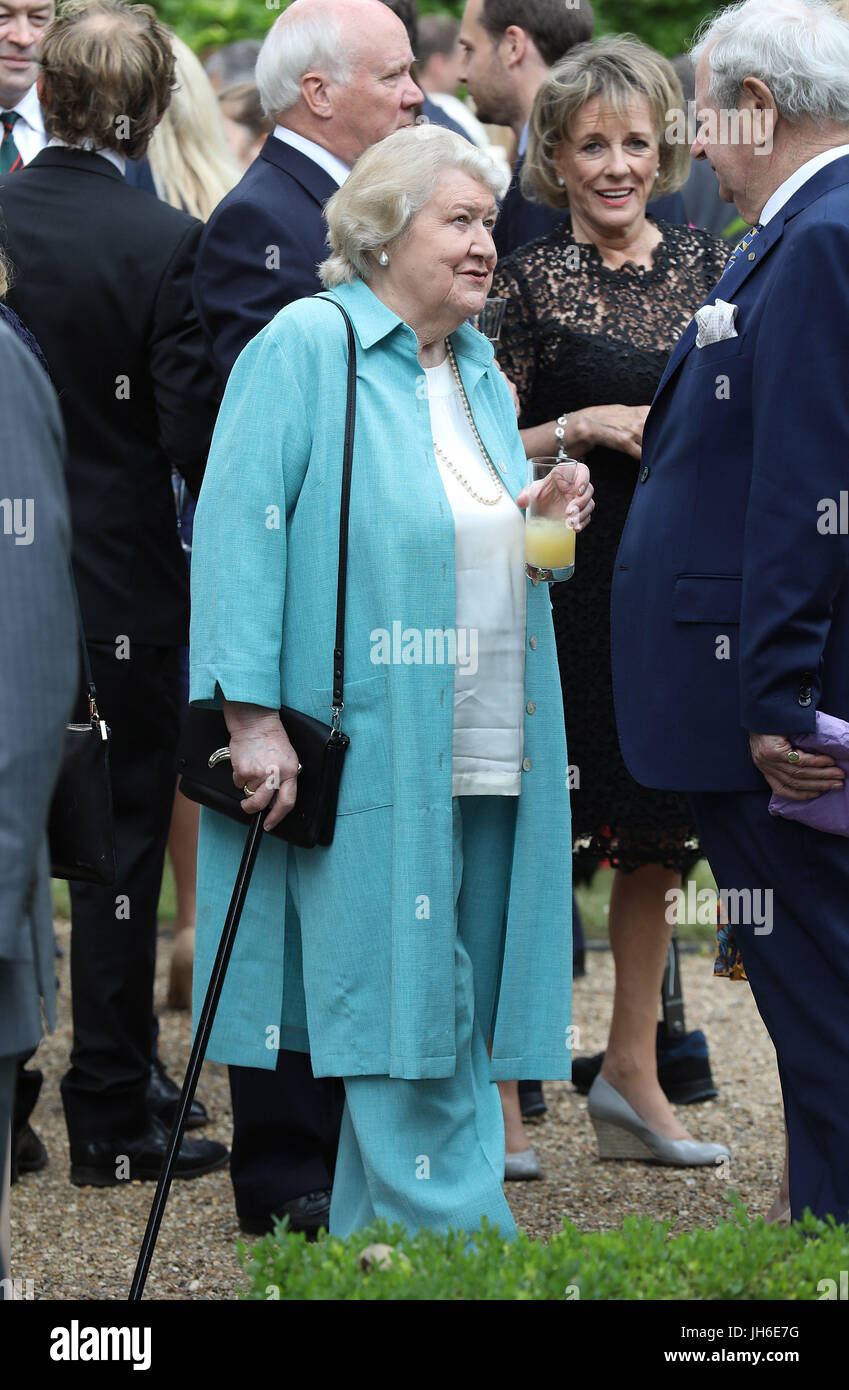 Patricia Routledge assiste à une réception marquant la duchesse de Cornwall's 70e anniversaire à Clarence House à Londres. Banque D'Images