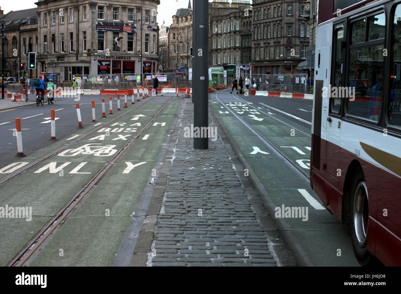 Perturbation du trafic travaux routiers cyclables bus tram Edinburgh Princes street Banque D'Images
