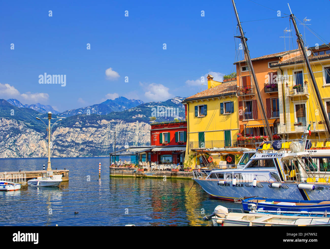 Le port de Malcesine sur le lac de Garde Banque D'Images