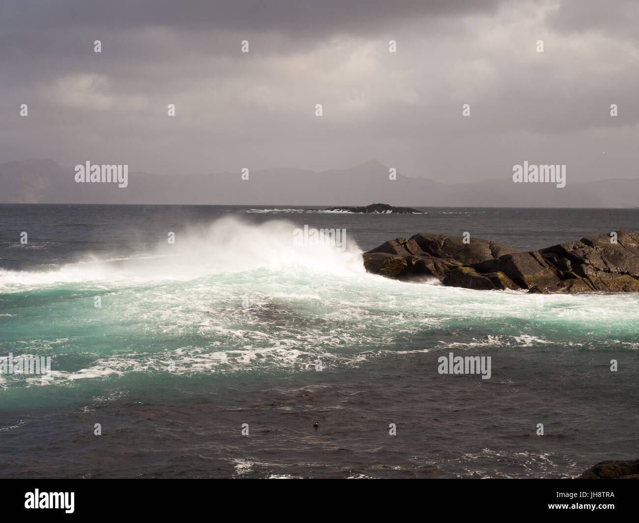 Vagues qui la côte norvégienne Banque D'Images