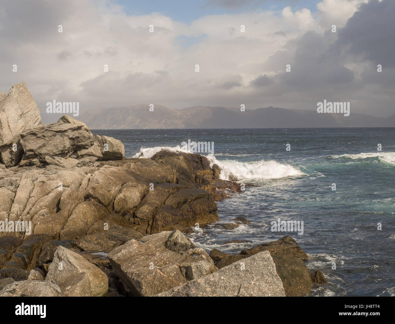 Vagues qui la côte norvégienne Banque D'Images