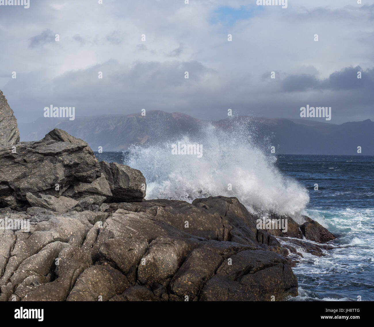 Vagues qui la côte norvégienne Banque D'Images