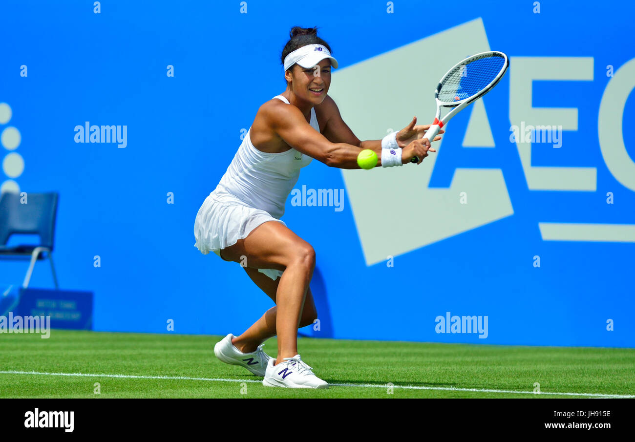 Heather Watson (GO) à jouer sur le court central. 25 juin 2017, Eastbourne Banque D'Images