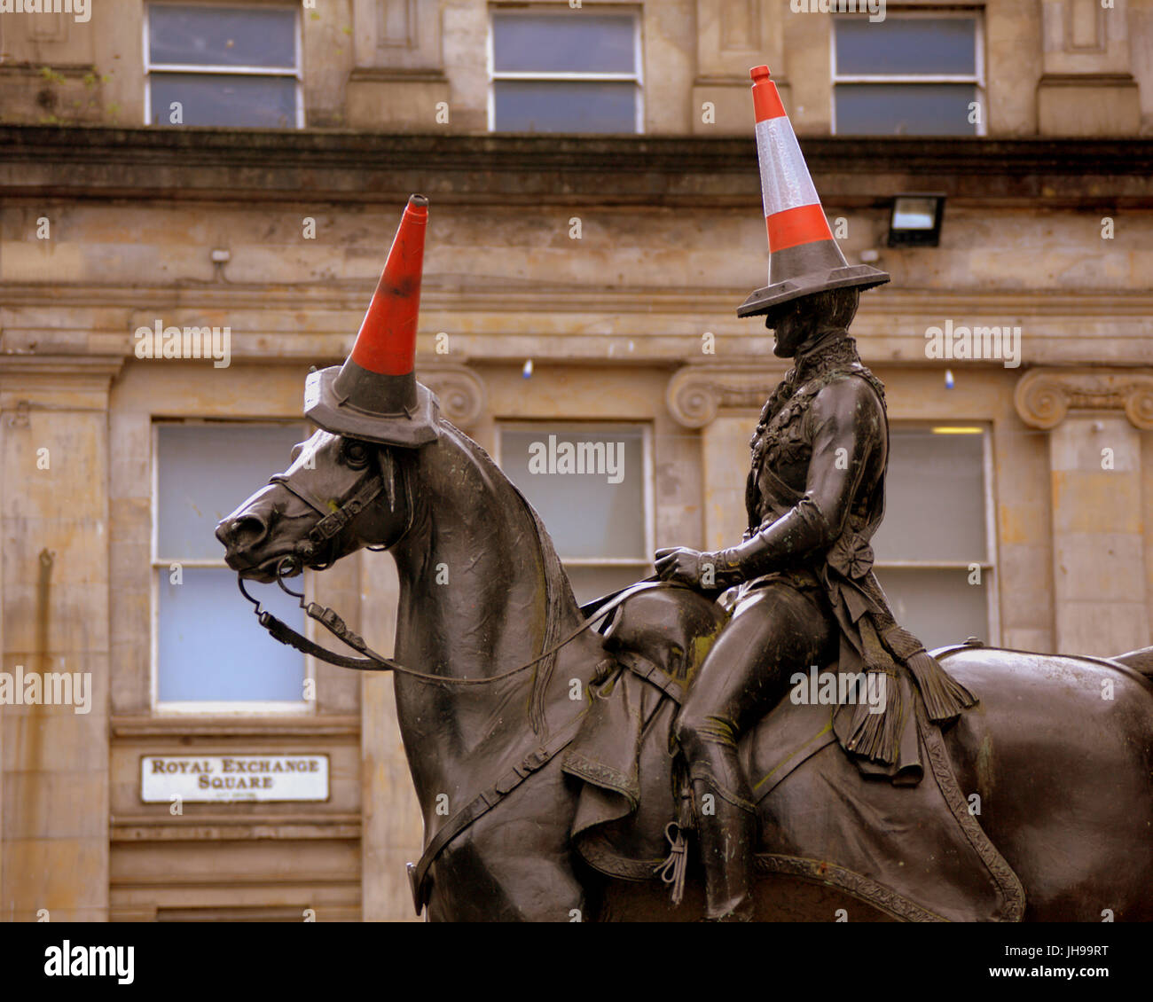 Musée d'Art Moderne de Glasgow ou GOMA avec la célèbre statue de Wellington avec tête conique Banque D'Images
