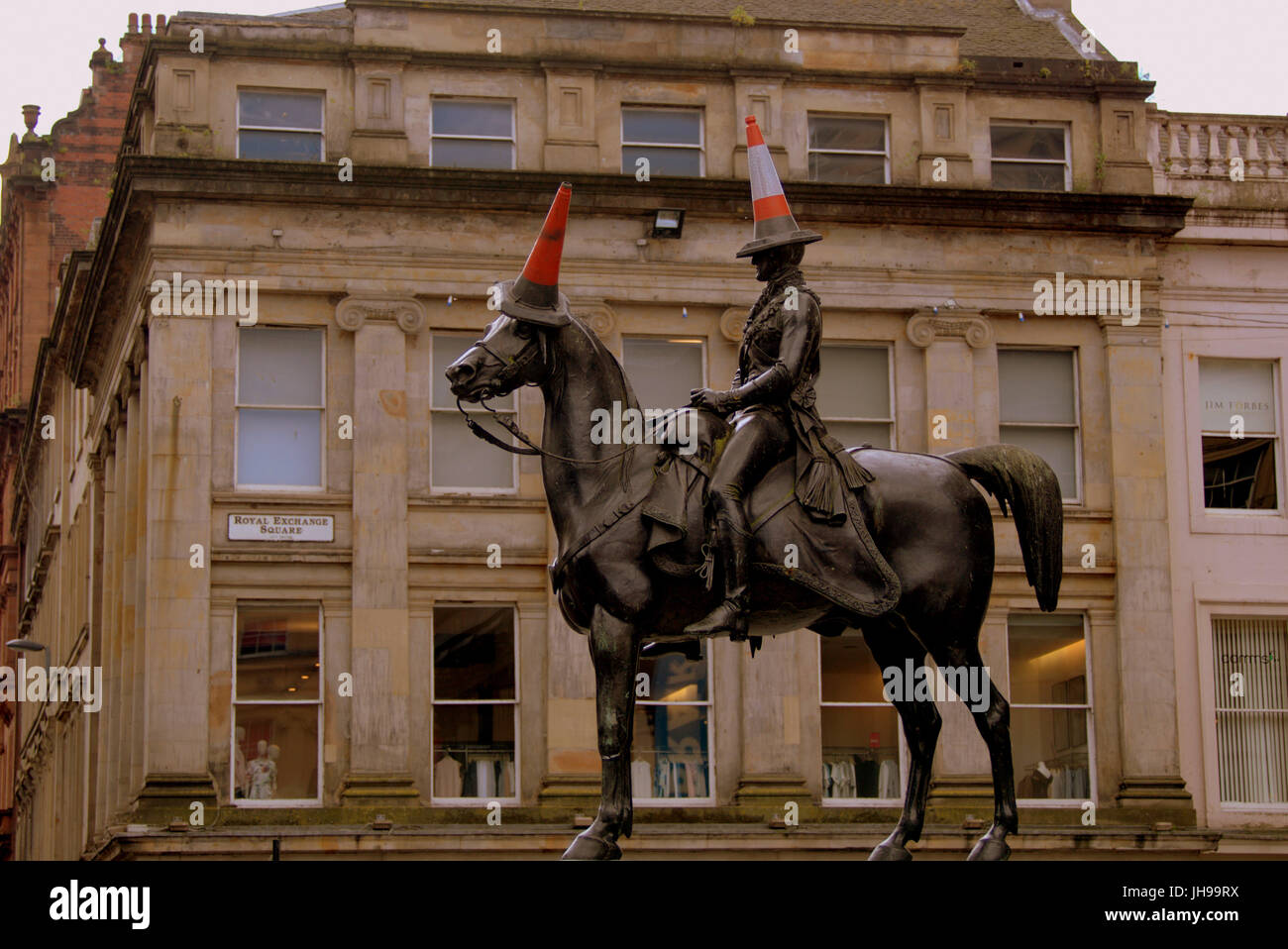 Musée d'Art Moderne de Glasgow ou GOMA avec la célèbre statue de Wellington avec tête conique Banque D'Images