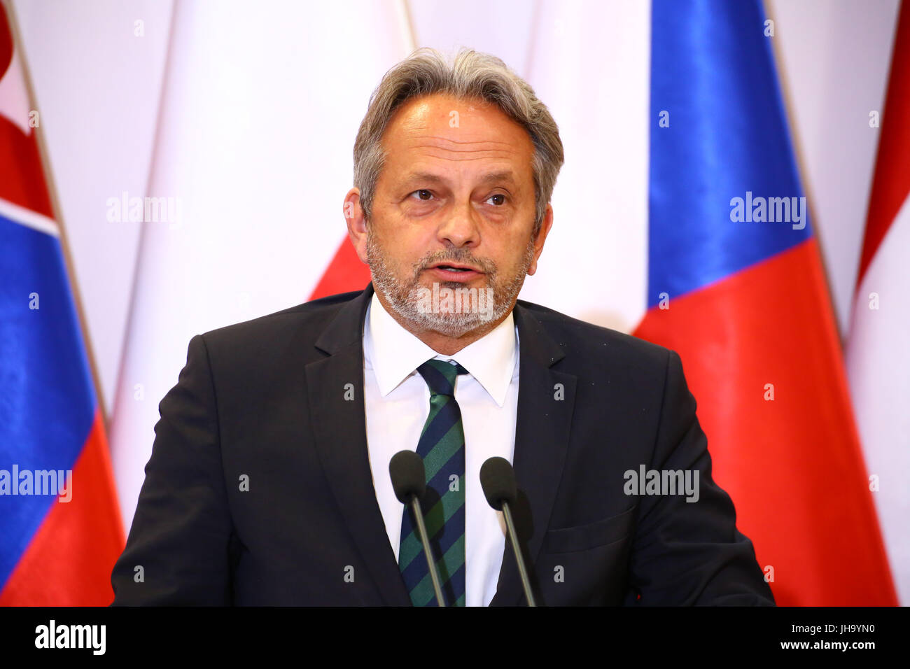 Pologne, Varsovie, Juillet 13th, 2017 : Groupe de Visegrad V4 minitres de la Défense tiendra réunion officielle. La ministre polonaise Antoni Macierwicz reçu Ministre hongrois Istvan Simicsko, Ministre slovaque Peter Gajdos et ministre tchèque Martin Stropnicky à Varsovie. La présidence de la V4 a été officiellement transférée à la Hongrie. ©Jake Ratz/Alamy Live News Banque D'Images