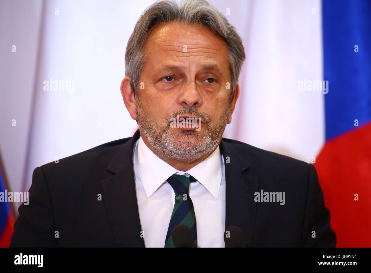 Pologne, Varsovie, Juillet 13th, 2017 : Groupe de Visegrad V4 minitres de la Défense tiendra réunion officielle. La ministre polonaise Antoni Macierwicz reçu Ministre hongrois Istvan Simicsko, Ministre slovaque Peter Gajdos et ministre tchèque Martin Stropnicky à Varsovie. La présidence de la V4 a été officiellement transférée à la Hongrie. ©Jake Ratz/Alamy Live News Banque D'Images