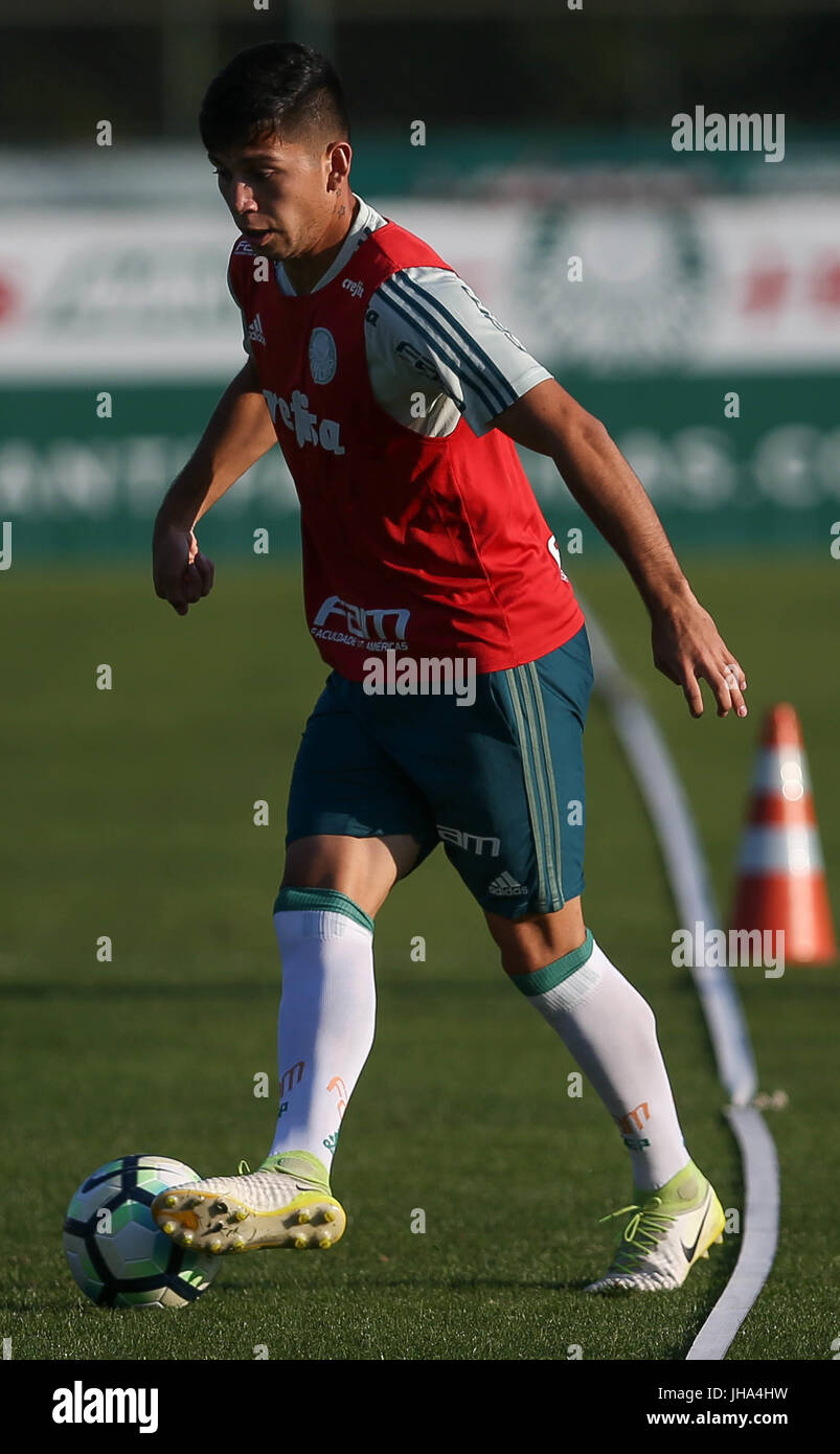 SÃO PAULO, SP - 13.07.2017 : TREINO N PALMEIRAS - Le joueur Diego, de se Palmeiras, au cours de la formation, à l'Académie de football. (Photo : Cesar Greco/Fotoarena) Banque D'Images