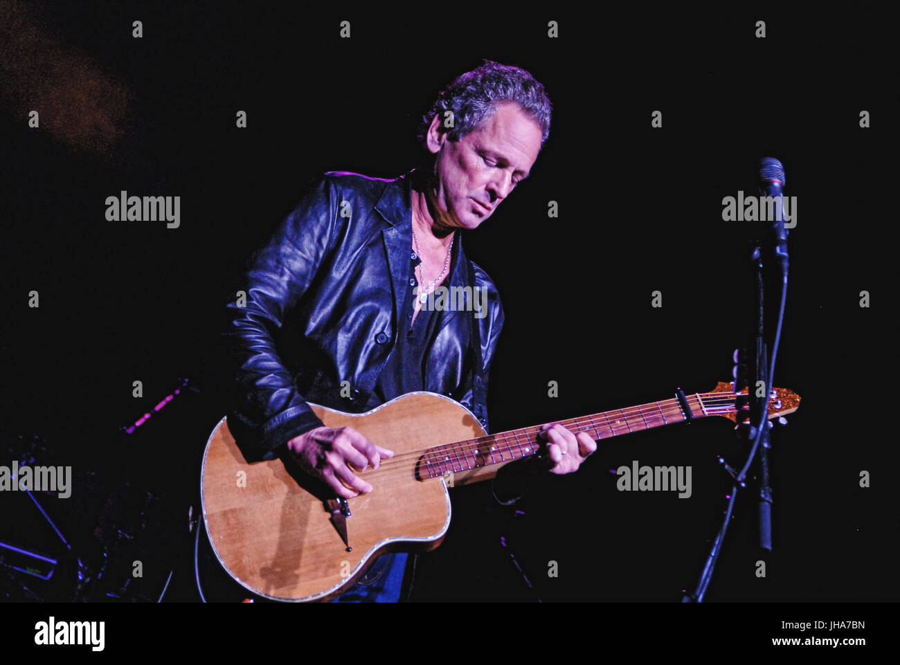 Hamilton, ON, Canada. 7 Oct, 2008. 07 octobre 2008 - Hamilton, Ontario, Canada. Guitariste et chanteur de Fleetwood Mac, Lindsey Buckingham joue sur la scène à Hamilton Place Theatre. Crédit photo : Brant/Perniac Perniac AdMedia Crédit : Brant/AdMedia/ZUMA/Alamy Fil Live News Banque D'Images