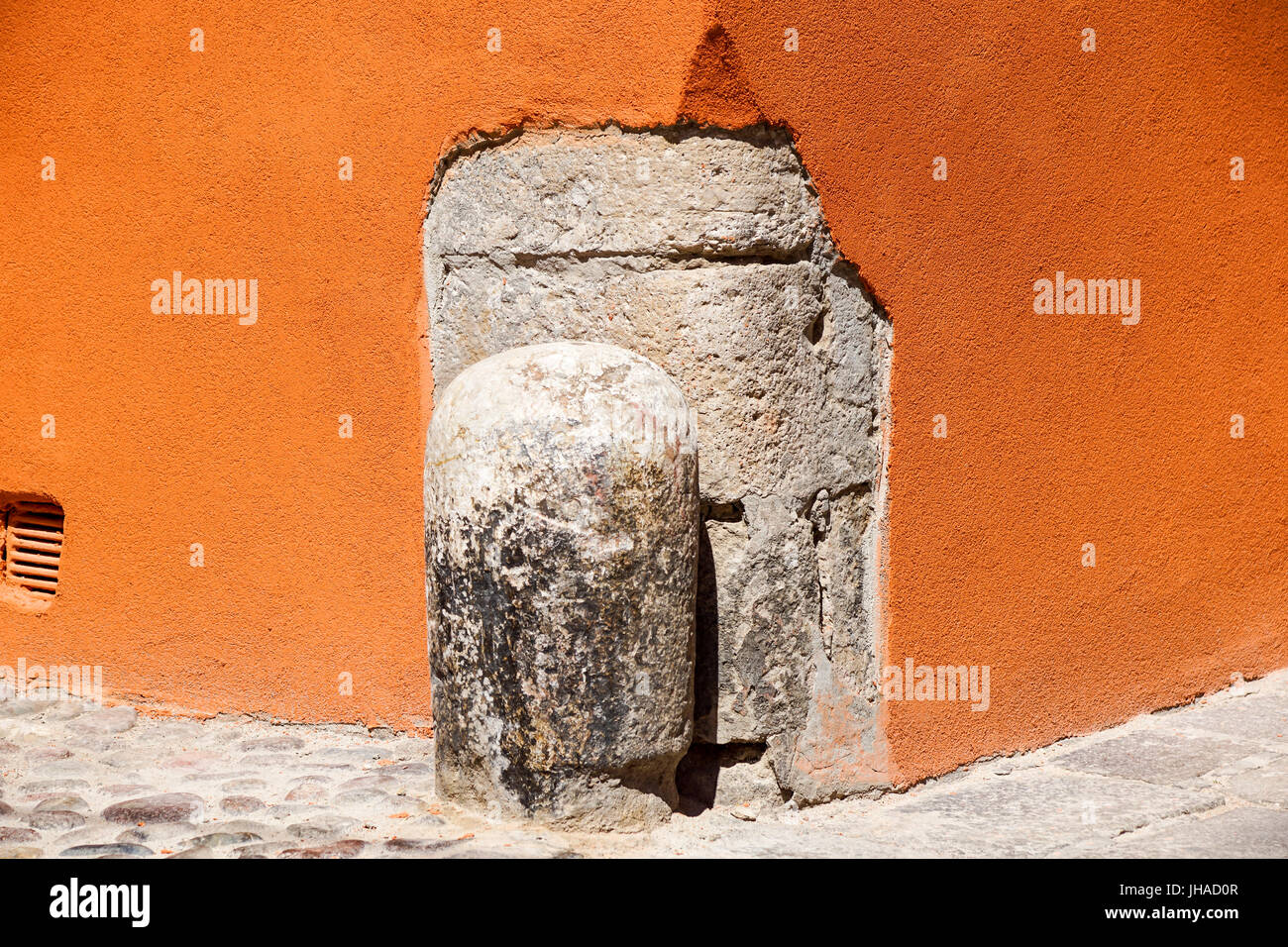 Abstract corner. Coin d'immeuble sur le vieux mur Banque D'Images