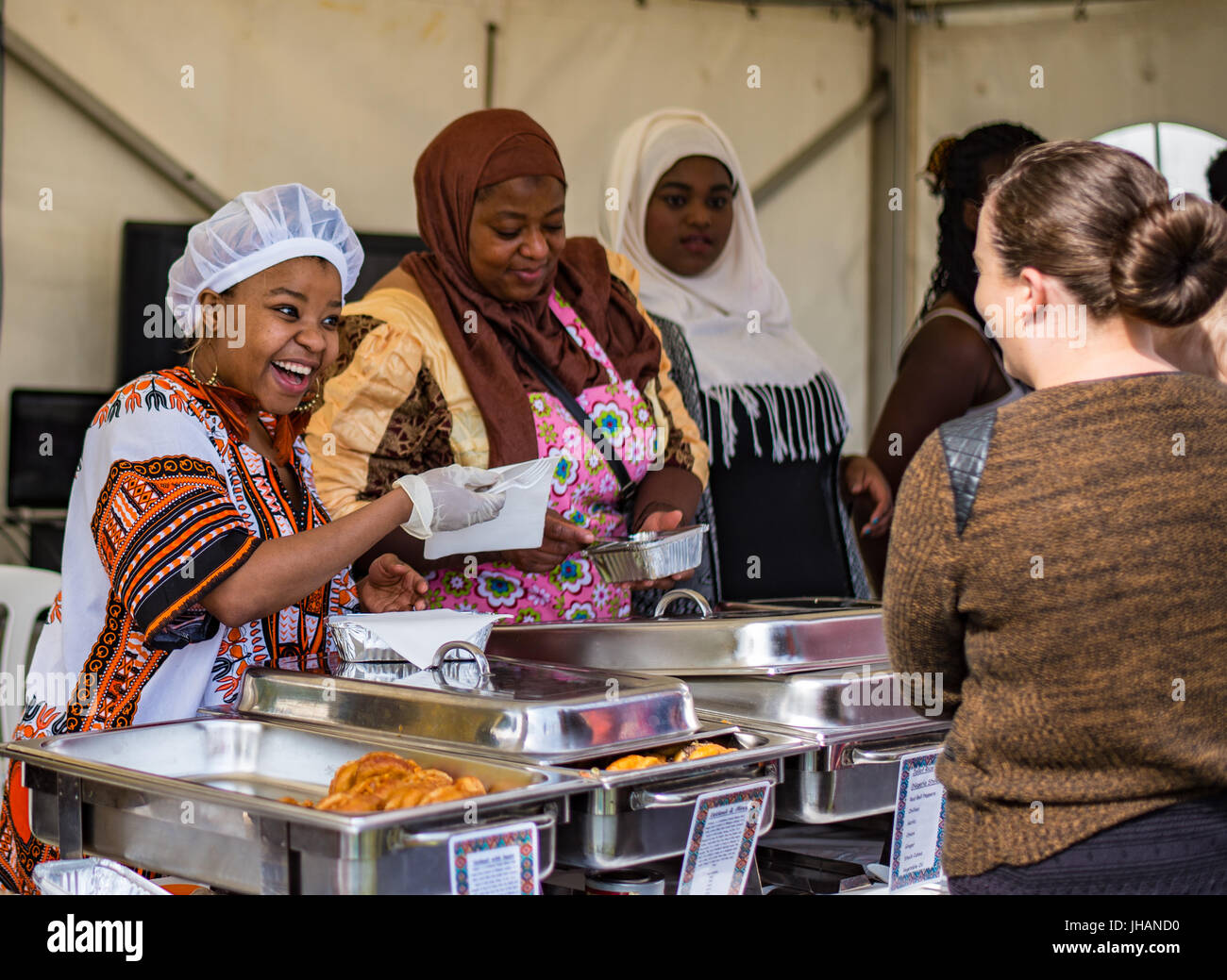Chers africains servant à l'alimentation Alimentation et boisson Manx Festival à Willa Marina Banque D'Images