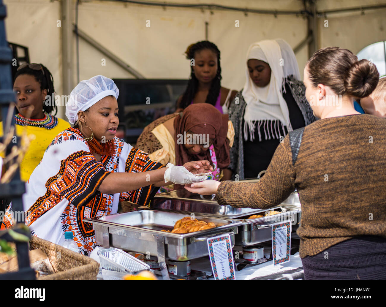 Chers africains servant à l'alimentation Alimentation et boisson Manx Festival à Willa Marina Banque D'Images