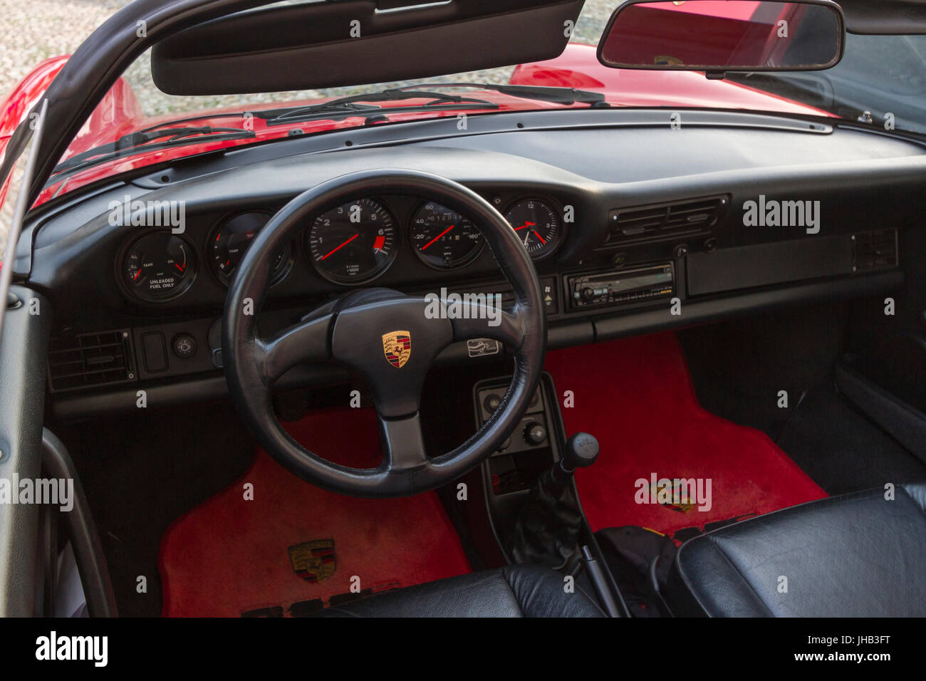 Porsche dashboard interior Banque de photographies et d'images à haute  résolution - Alamy