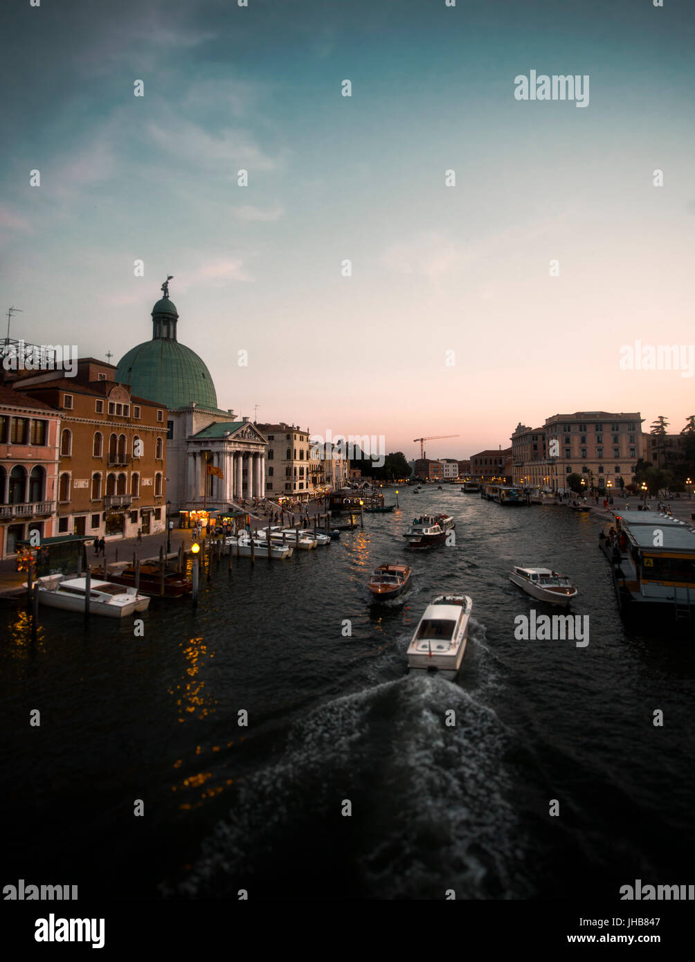 La capture de Venise, Italie, Europe à heure d'or, coucher de soleil, avec des couleurs romantiques. Une destination touristique célèbre pour les voyages et l'histoire, de l'alimentation. Banque D'Images