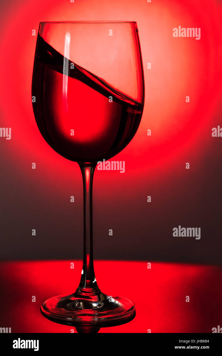 Vague de vin dans un verre Banque D'Images