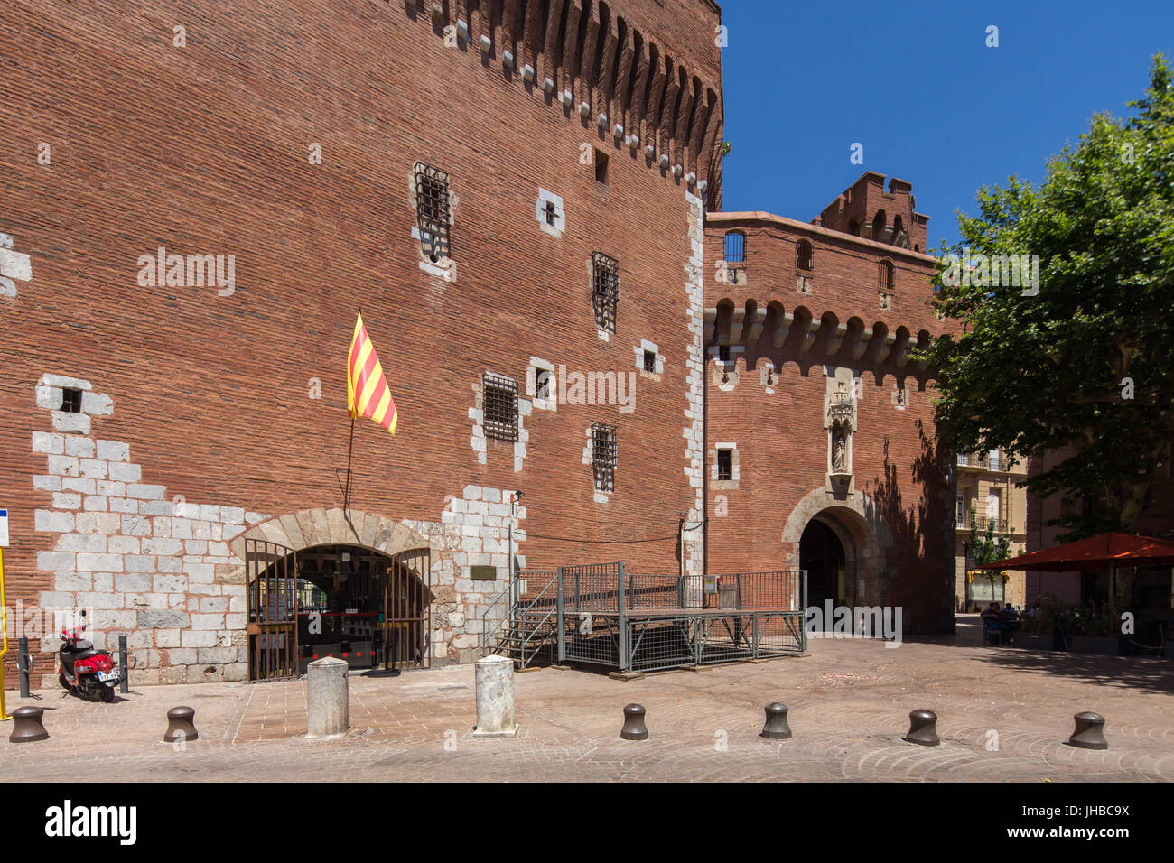 Porte du Notre Dame, Perpignan, Languedoc-Roussillon, Pyrénées-Orientales, France Banque D'Images Porte du Notre Dame, Perpignan, Languedoc-Roussillon, Pyrénées-Orientales, France Banque D'Images