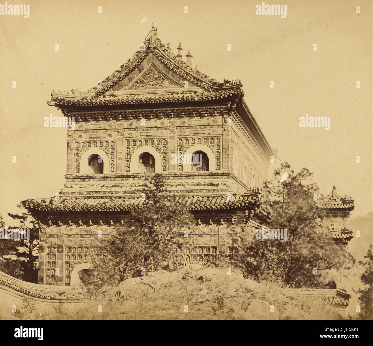 Felice Beato (britannique, né en Italie - (Le Grand Palais de porcelaine impériale (Yuan Ming Yuan), Pékin, octobre 1860) - Banque D'Images