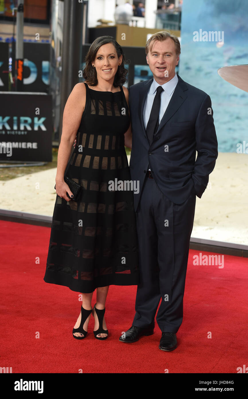 Christopher Nolan et Emma Thomas assister à la première mondiale de Dunkerque à l'Odeon Leicester Square à Londres. Banque D'Images