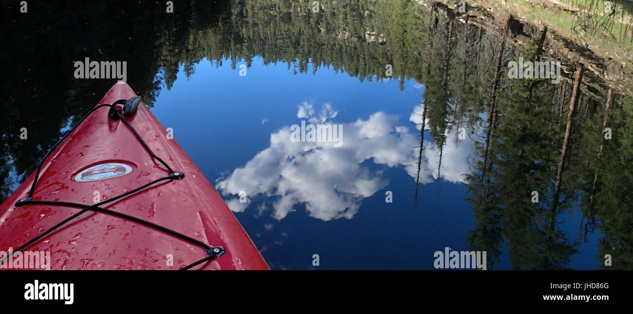 2015-365-151 flotter à l'envers dans le monde miroir (18148350178) Banque D'Images