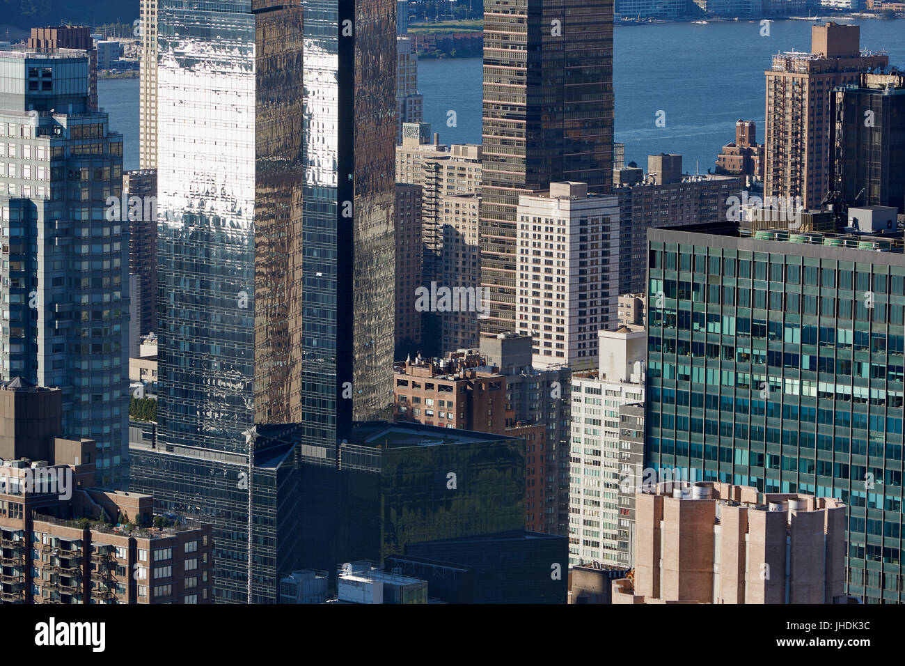 New York City Manhattan skyline vue aérienne avec le verre et les gratte-ciel modernes Banque D'Images
