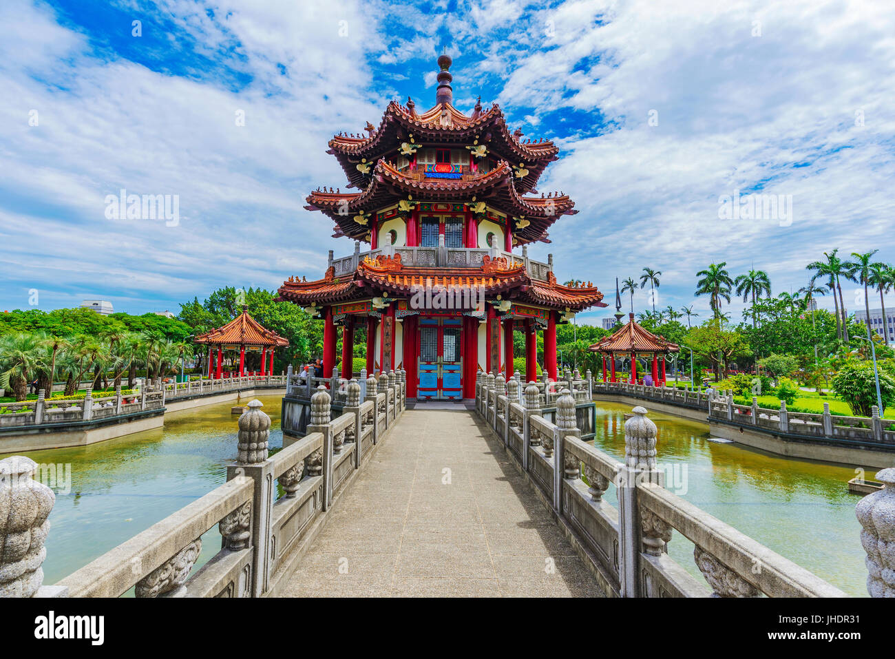 La pagode chinoise traditionnelle dans le parc mémorial de la paix 228 Banque D'Images