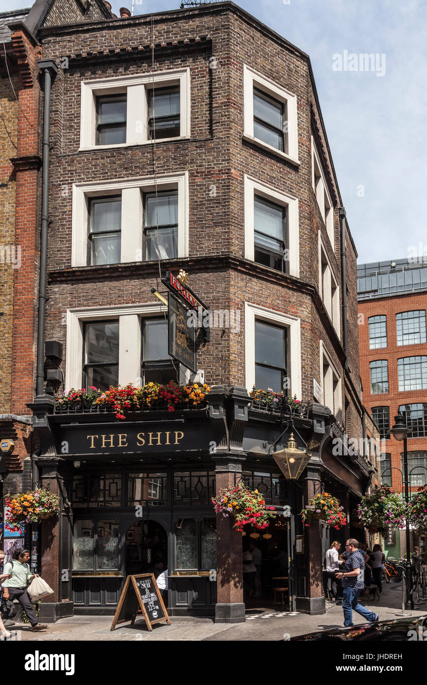 Le navire, un petit public house dans Wardour Street, Soho, Londres. Banque D'Images