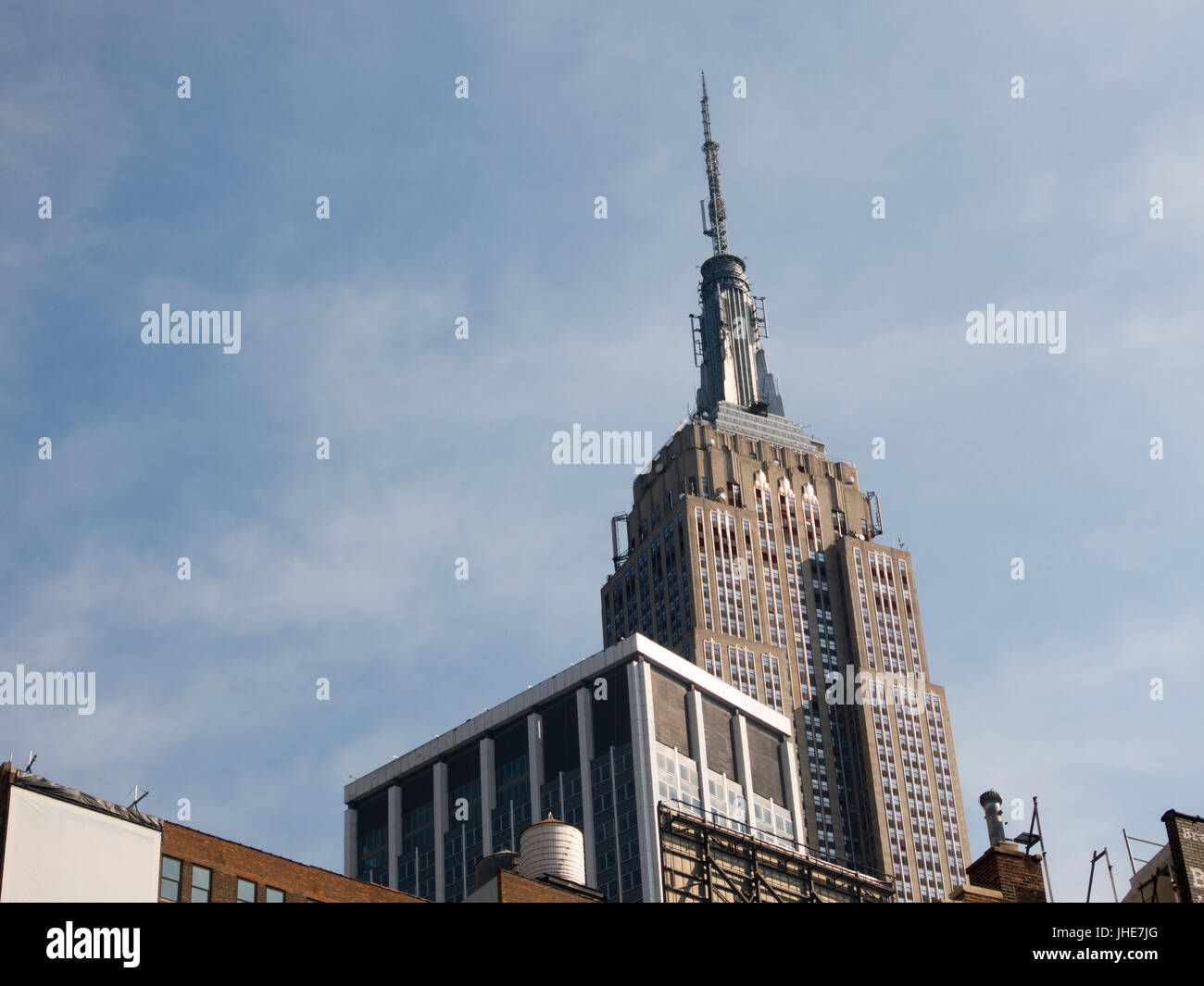 Empire State Building New York Manhattan skyline blue sky Banque D'Images