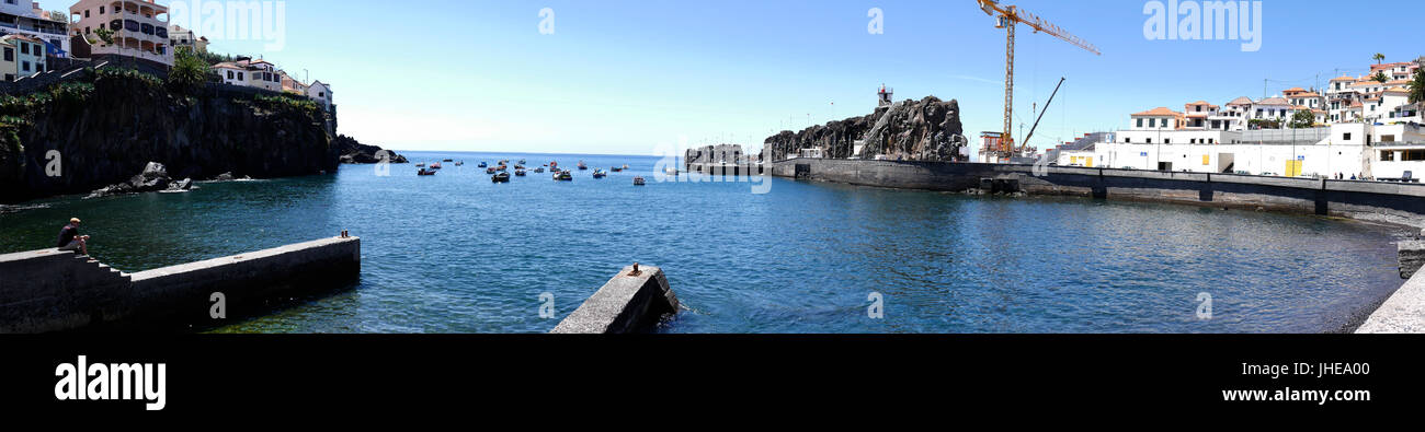 Camara de Lobos est un village de pêcheurs près de la ville de Funchal et dispose de certaines des plus hautes falaises du monde Banque D'Images