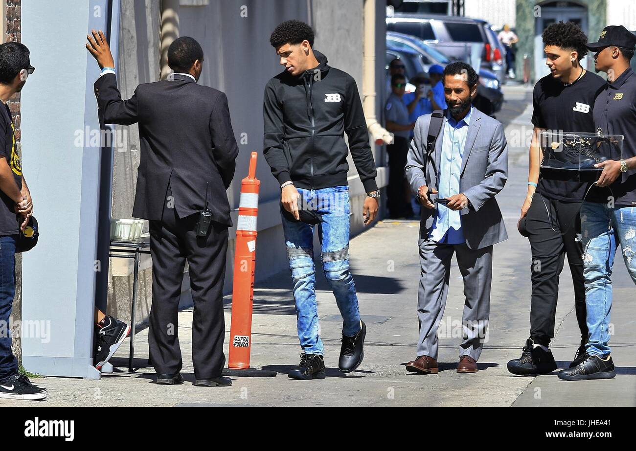 Balle Lonzo arrive au Jimmy Kimmel Live ! Studios avec : Balle Lonzo Où : Los Angeles, California, United States Quand : 12 juin 2017 Source : WENN.com Banque D'Images