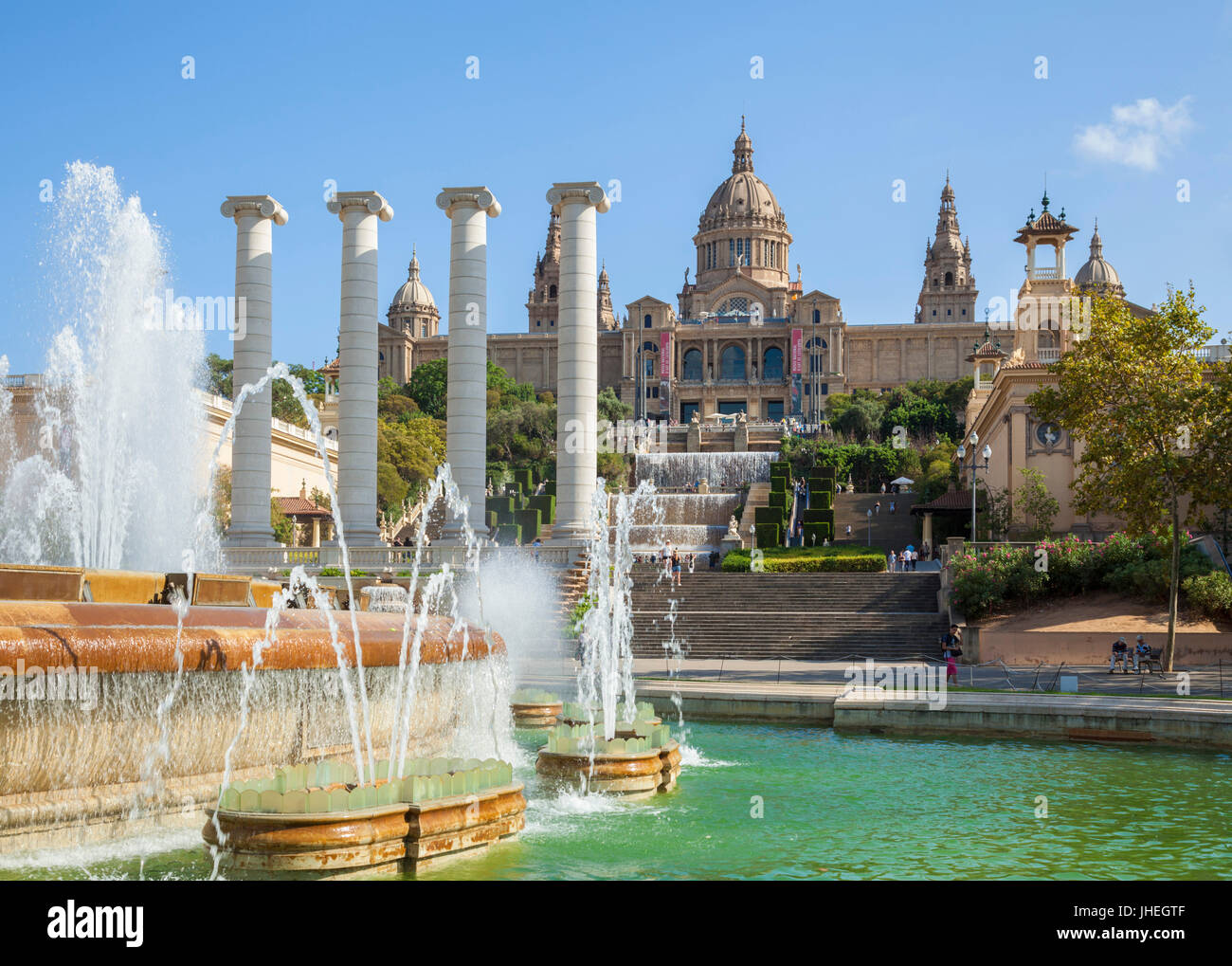 Catalunya Barcelone Espagne Barcelone ville Palau Nacional Musée National d'Art de Catalogne Placa de l'eau les Cascades cascade Montjuic Barcelone Espagne Banque D'Images