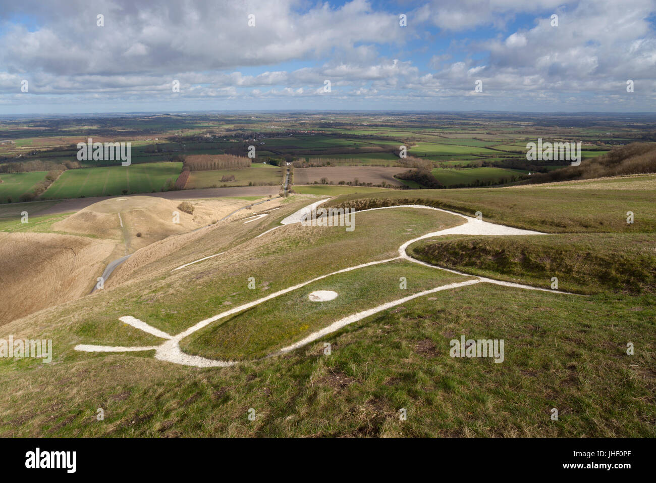 Voir plus d'Uffington White Horse et Dragon Hill et campagne de l'Oxfordshire, près de Wantage, Oxfordshire, Angleterre, Royaume-Uni, Europe Banque D'Images