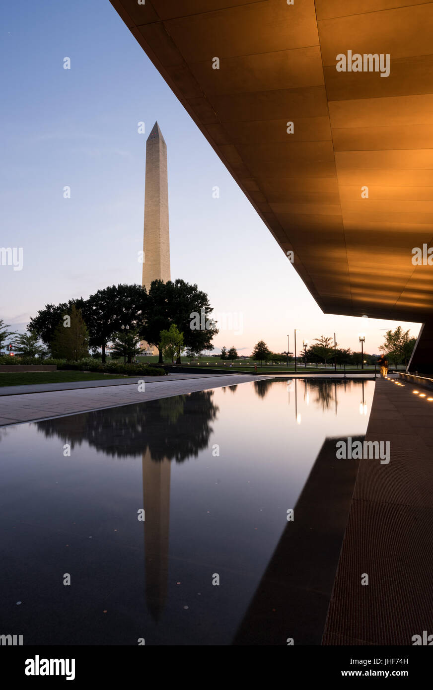 Réflexion de Washington en miroir d'eau au coucher du soleil Banque D'Images