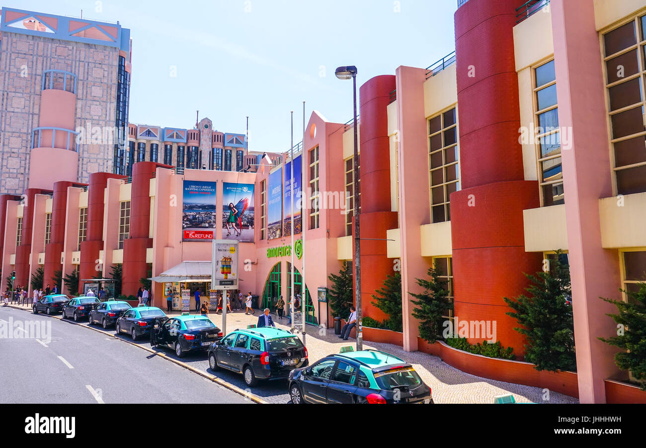 Centre commercial Amoreiras à Lisbonne - LISBONNE, PORTUGAL 2017 Banque D'Images