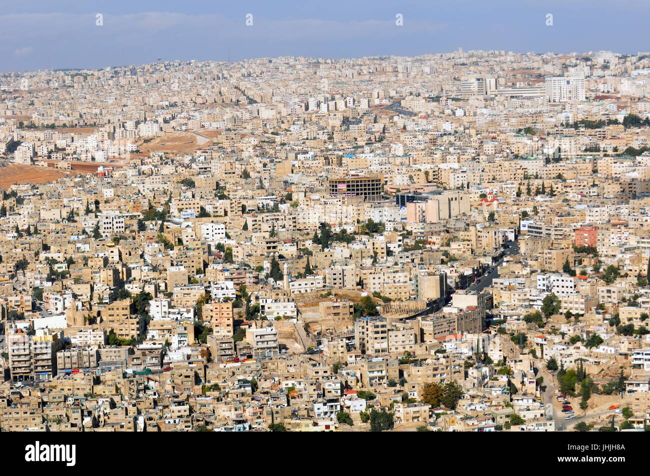 Vue aérienne de la capitale de l'Amman, la capitale du Royaume hachémite de Jordanie le 30 octobre 2009 à Amman, Jordanie. (Photo par Jim Greenhill via Planetpix) Banque D'Images