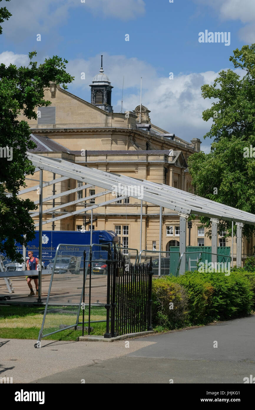 Les préparatifs du festival de Cheltenham Banque D'Images