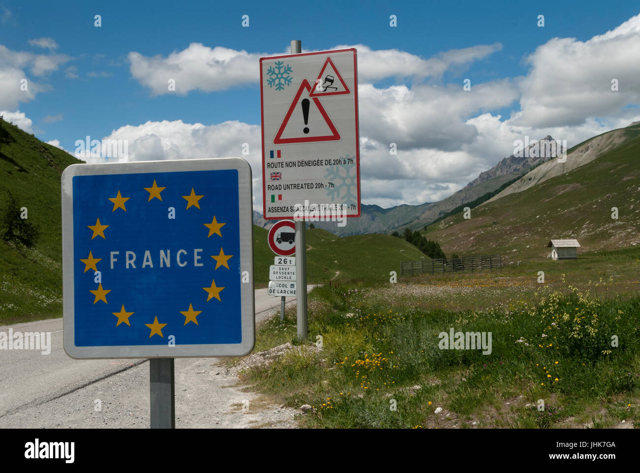 Frontière italienne des Alpes françaises sur la route D900 entre Argentera en Italie et sur la route de Barcelonnette in France 2010 HOMER SYKES Banque D'Images