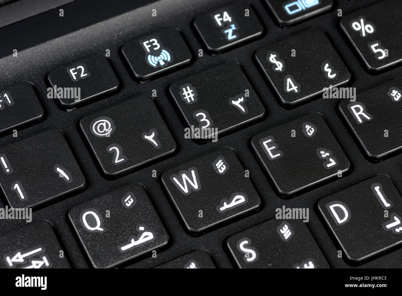Close up d'un clavier QWERTY anglais et arabe avec des lettres, chiffres et  symboles Photo Stock - Alamy