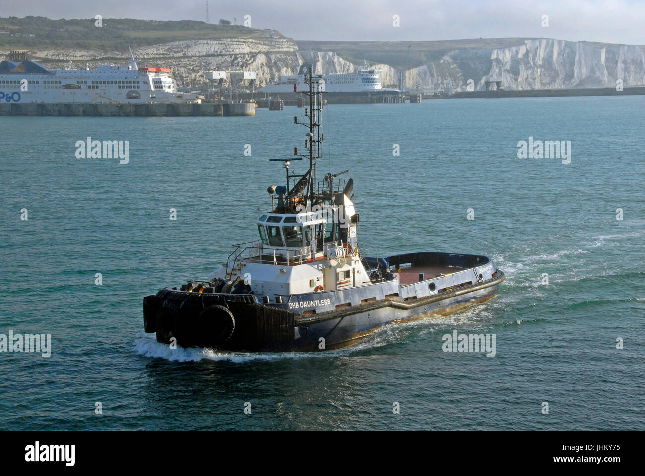 Remorqueur DHB Dauntless au large de Douvres Banque D'Images