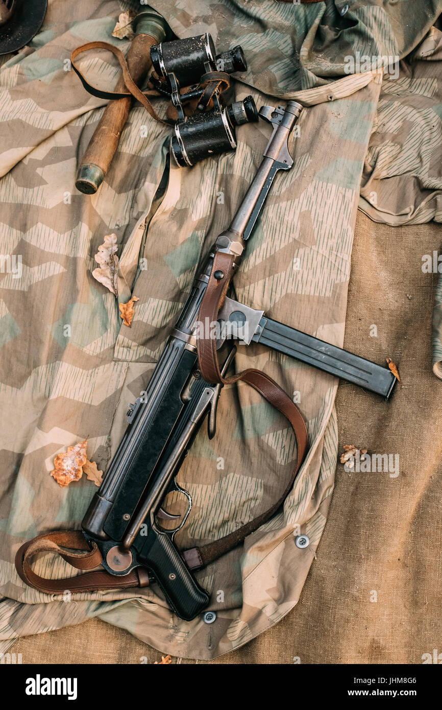 Munitions militaires allemands Grenade, jumelles et pistolet