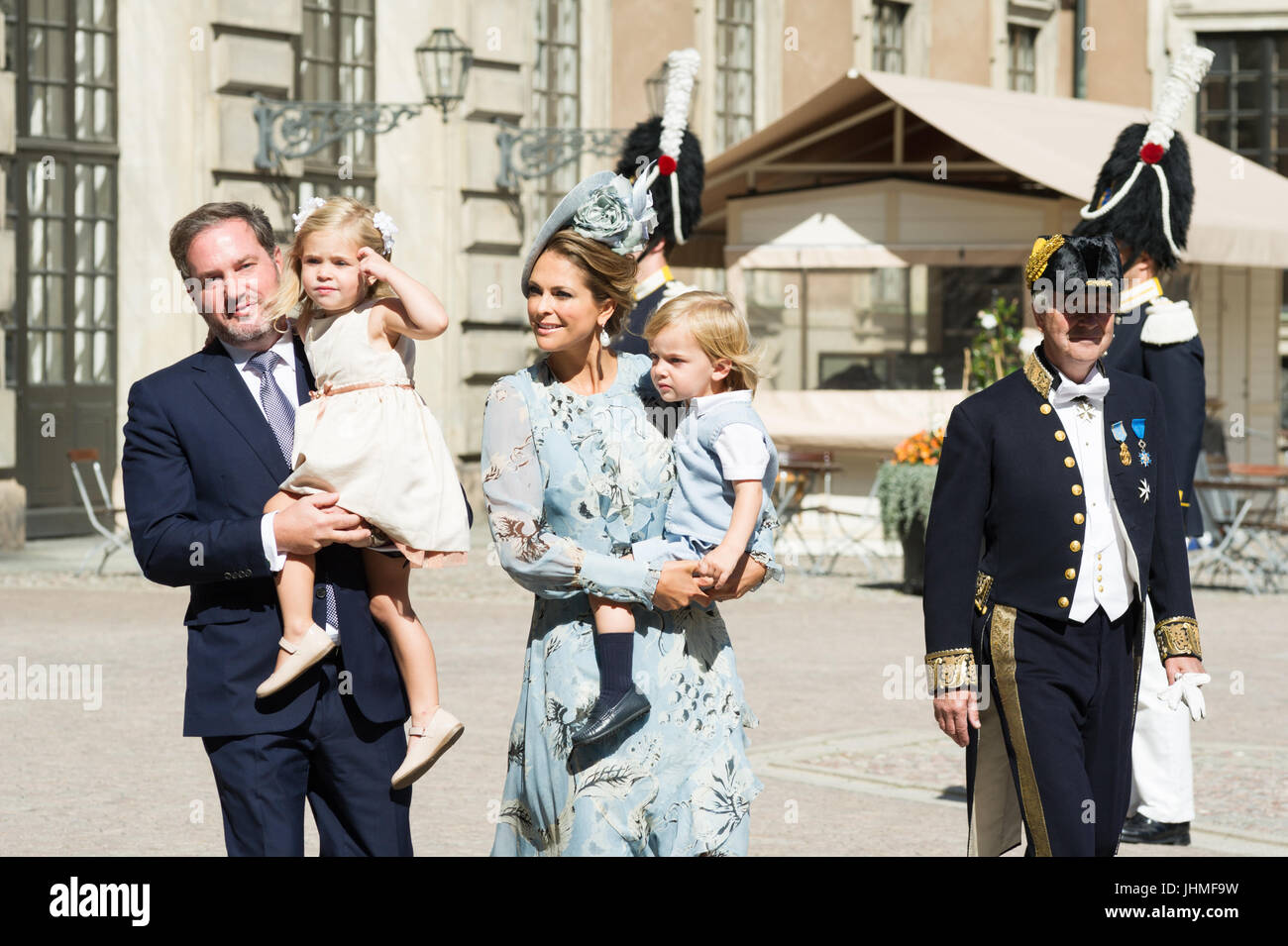 Cour intérieure, le Palais Royal, Stockholm, Suède, le 14 juillet 2017. La princesse Victoria de Suède's 40e anniversaire sera célébré sur une période de deux jours à Stockholm et d'Öland. Le vendredi 14 juillet, la célébration commence à Stockholm. L'ensemble de la famille royale suédoise sont attendus pour les festivités sur deux jours. M. Christopher O'Neill, princesse Léonore, la Princesse Madeleine, le Prince Nicolas. Credit : Barbro Bergfeldt/Alamy Live News Banque D'Images