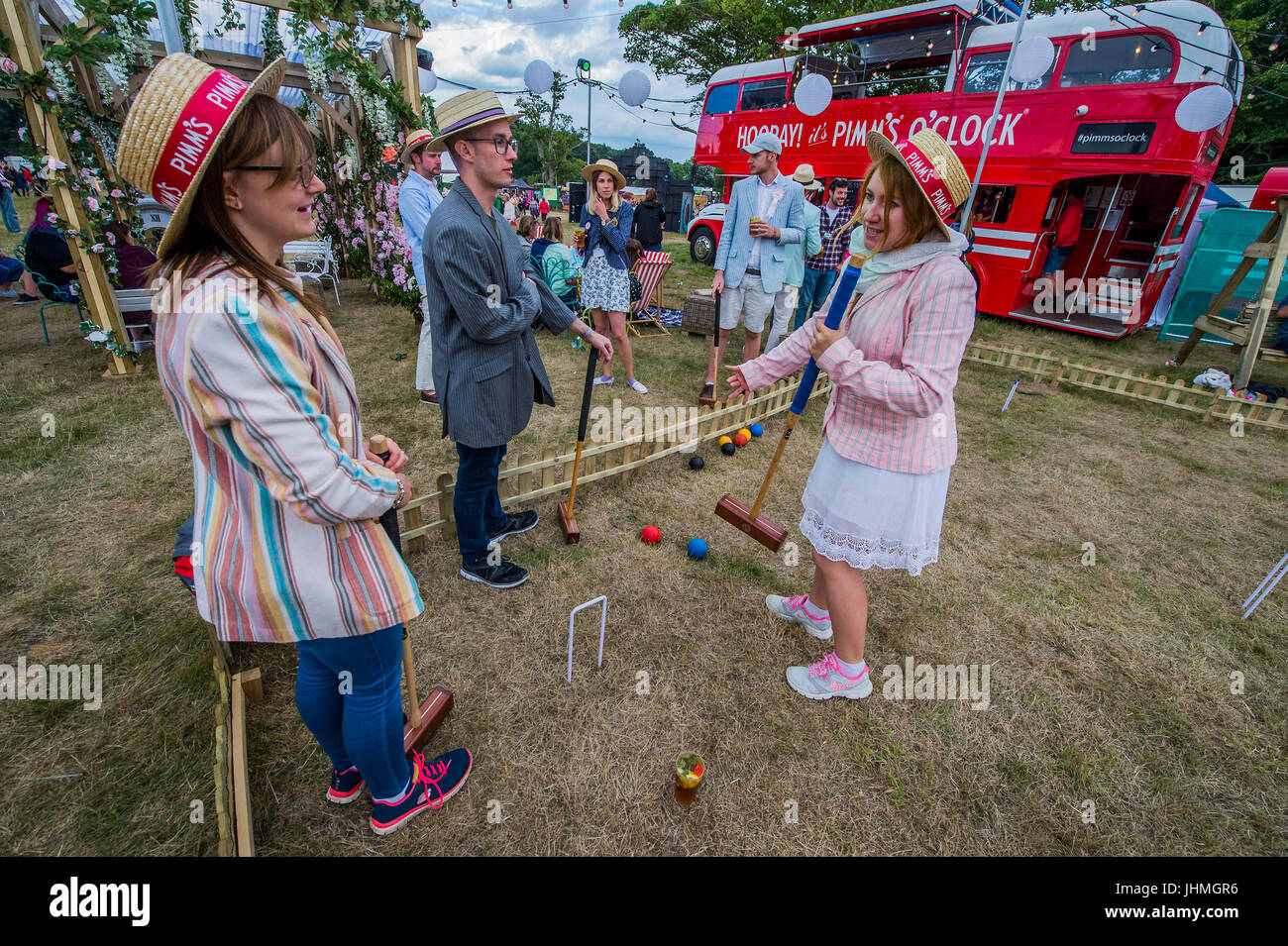 Henham Park. Suffolk, UK. 14 juillet, 2017. Heures Pimms et croquet - La Latitude 2017 Festival, Henham Park. Suffolk 14 Juillet 2017 Crédit : Guy Bell/Alamy Live News Banque D'Images