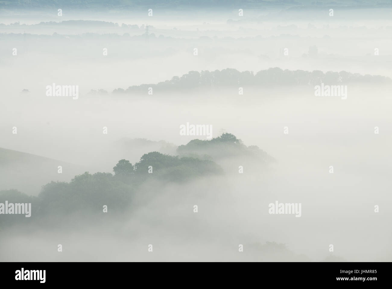 Tourbillons de brume arounf le paysage rural près de Bloomington West Dorset, Angleterre, RU Banque D'Images