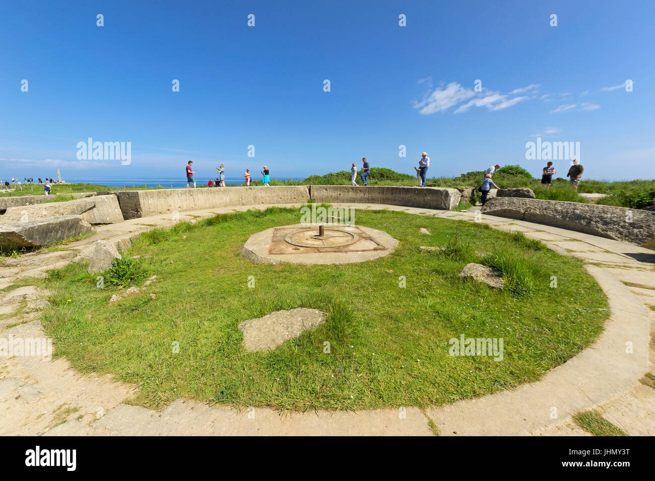 La Pointe du Hoc, FRANCE - juin 2014 ; vestiges de la fosse des armes utilisées pendant la seconde guerre mondiale Banque D'Images