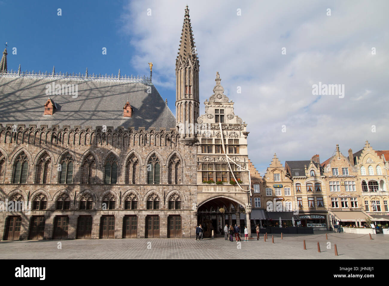 Grand Place d'Ypres, Flandre occidentale, Belgique. Banque D'Images