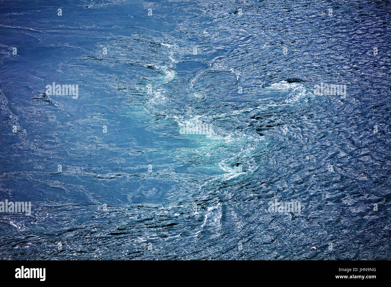 Résumé fond naturel de l'eau, un bain à remous. Whirlpool à Saltstraumen, municipalité de Bodø en Norvège Banque D'Images