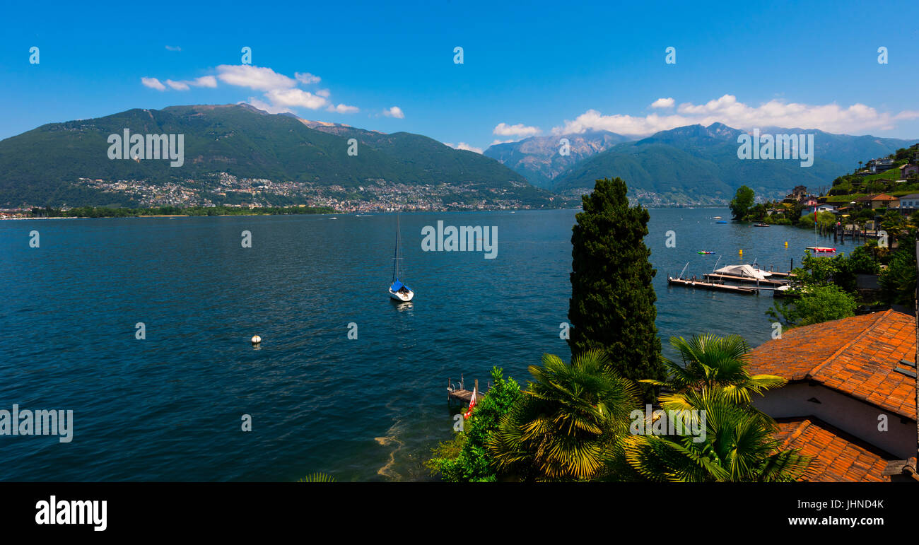 San Nazzaro en vue de la société suisse et les Alpes  Lac Majeur, Locarno, Tessin, Suisse Banque D'Images
