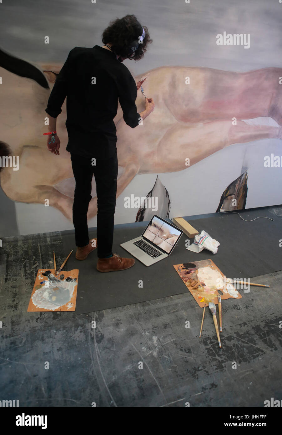 Artiste au travail. Banque D'Images